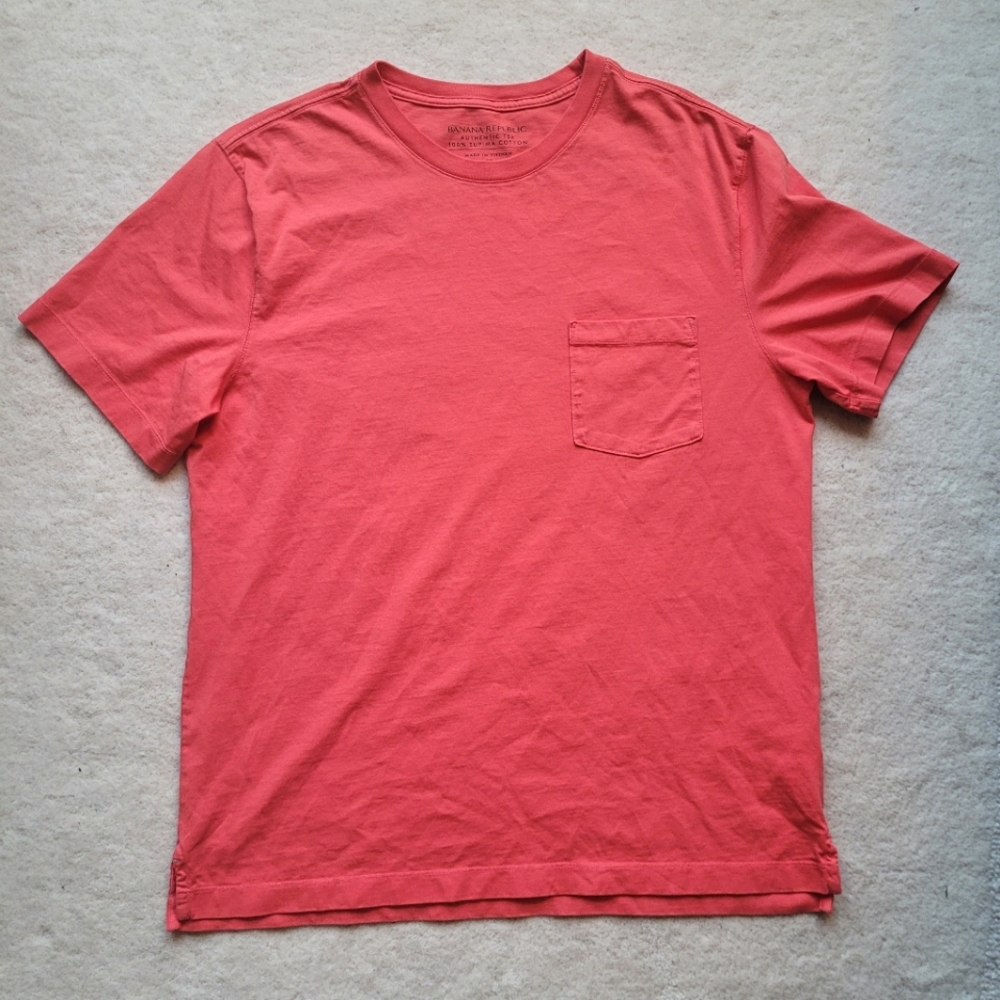 Banana Republic 100% Supima Cotton Authentic Tee in Coral - Men's Medium